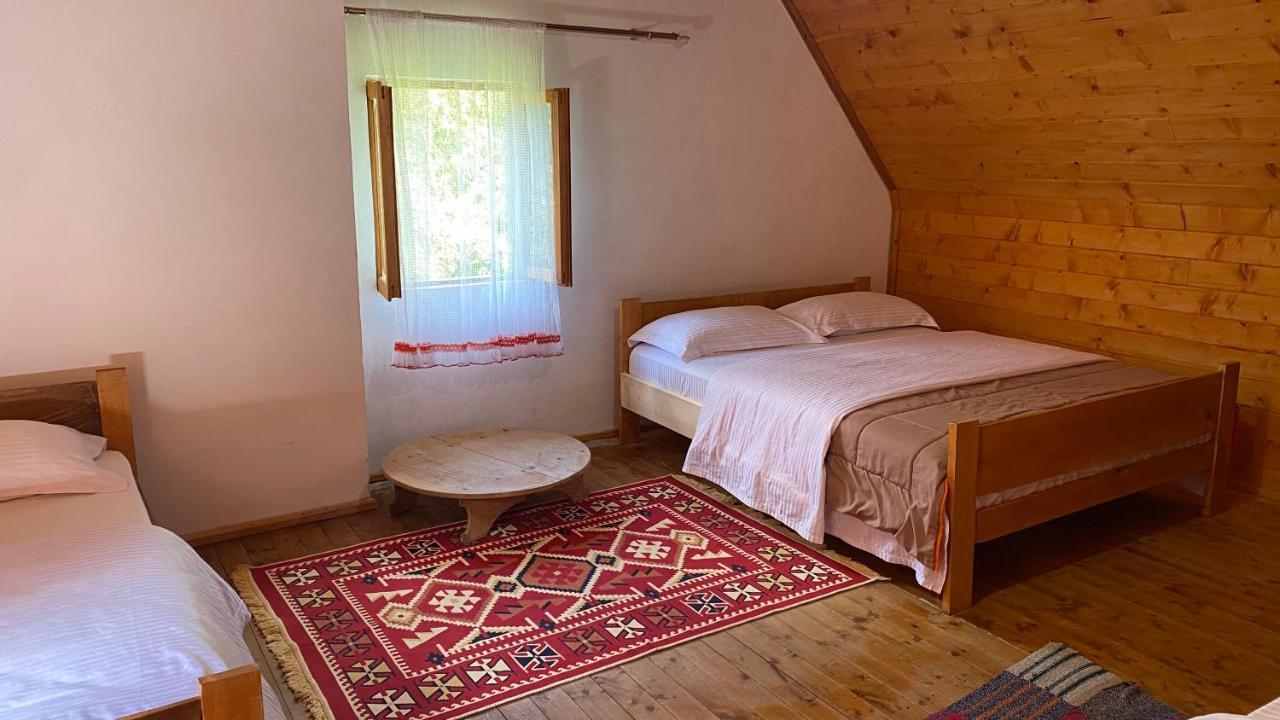 Bujtina Leke Gerla Hotel เธทธ์ ภายนอก รูปภาพ